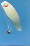 Parapente au dessus du Mont Bouquet